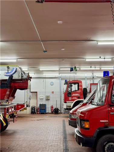 Wie hier in Mendig wurden in den Feuerwehrgerätehäusern der VG Mendig vernetzte Rauchmelder installiert.  Foto: Christopher Wittig/VG-Verwaltung Mendig