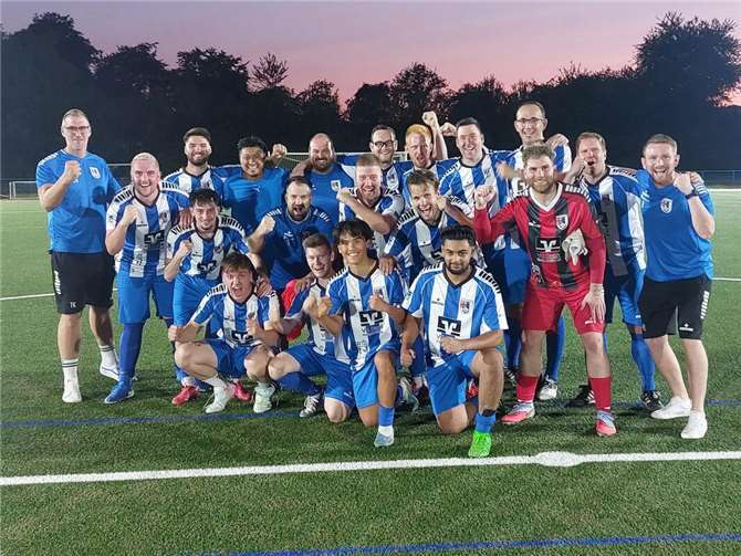 Wie hier nach dem Heimsieg gegen die DJK Kruft/Kretz II konnten sich die Ochtendunger über den 2:0-Erfolg in Kaifeinheim freuen.  Foto: Lothar Kalter
