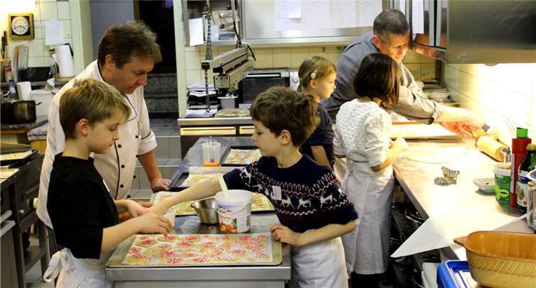 Wie im Handwerker-Himmelszelt wurde auch in der Weihnachtsbäckerei eifrig gearbeitet.