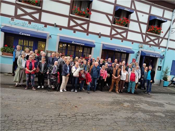 Wie im Vorjahr besprochen trafen sich die mehr als 60 Freundinnen und Freunde aus Rengsdorf und St. Pierre - le - Môutier für ein Wochenende in Breisach und Freiburg. Foto: privat