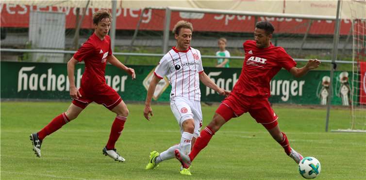 Wie im Vorjahr kommt es auf dem Rasenplatz in Nentershausen zum Duell zwischen den Sportfreunden Eisbachtal und Fortuna Düsseldorf. SF Eisbachtal