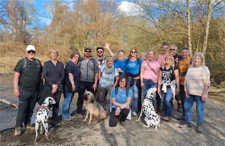 Wie immer beim „Genusswandern“ gab es ein tolles Picknick mit vielen Leckereien und Wein, bestens vorbereitet vom Organisationsteam Silvia Kolf, Nicole Niebauer und Simone Pörschmann.  Foto: Kneipp-Verein Koblenz