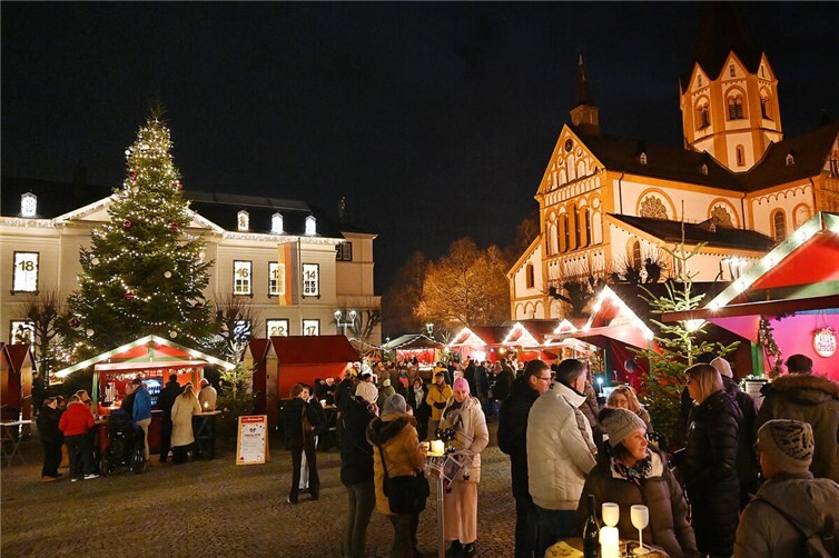 Wie immer war der Adventsmarkt gut besucht.  Fotos:RASCH
