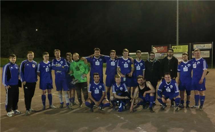 Wie in Rüber ist die 2. Mannschaft derzeit sehr oft freitagabends unter Flutlicht aktiv. Sie geht zufrieden in die für sie bereits beginnende Winterpause.privat