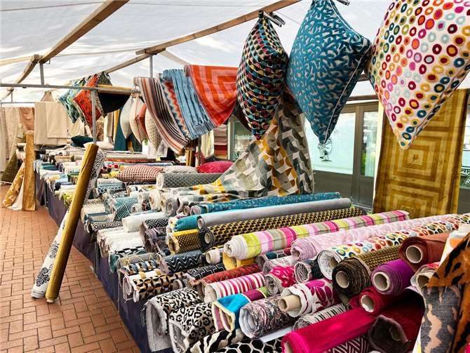 Verkaufsoffener Sonntag zum Startschuss in die Saison Wie in den Vorjahren ist der Stoffmarkt für den Remagener Einzelhandel der Startschuss in die neue Saison. Foto: privat