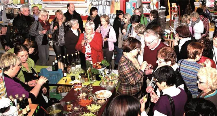 Wie in den Vorjahren ist die röhrig „Kultur- + Genuss-Woche“ mit der großen „Benefiz-Gala“ das besondere Highlight der beliebten „Kulturbühne im Baumarkt“. Privat