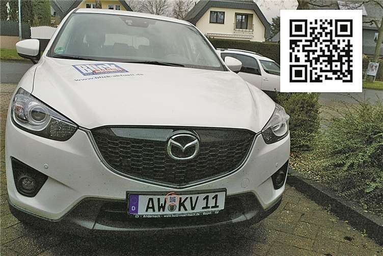 Wie in dieser Fotomontage muss der QR-Code angebracht werden. Den Code hier im Foto scannen und Sie kommen direkt auf die Internetseite.