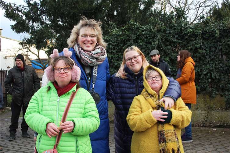 Wie in einer Familie: Jenny (v. l.), Carla Meißen, Anna-Lena und Babsy.