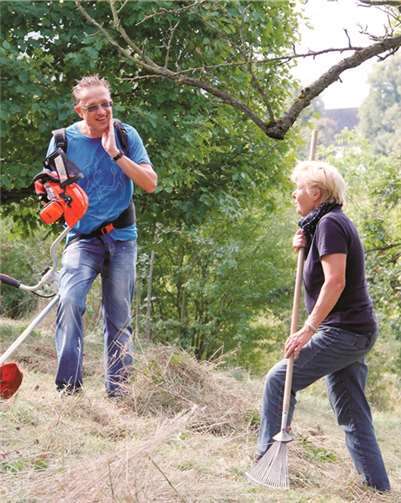 Wie in jedem Jahr wurde der von der Stadt Vallendar gepachtete Steilhang am Bergweg mit Motorsensen gemäht.