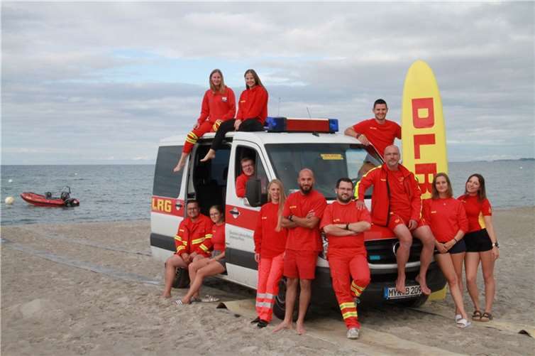 Wie jedes Jahr begab sich auch diesen Sommer eine Wachmannschaft der DLRG Vallendar an die Ostseeküste um als Teil des zentralen Wasserrettungsdienstes den Sehlendorfer Strand zu bewachen. Quelle: DLRG Vallendar