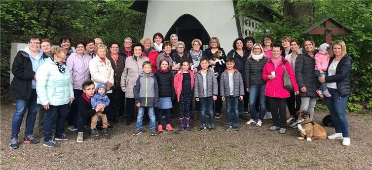 Wie jedes Jahr wanderten die Mülheimer Möhnen zum Kärlicher Kapellchen. Foto: privat