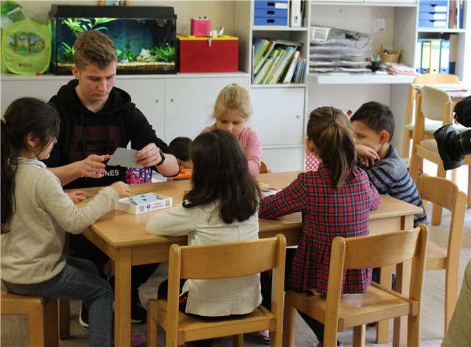 Wie kleine Profis verhielten sich die Komparsen-Kinder vor der Kamera des SWR. Foto: privat
