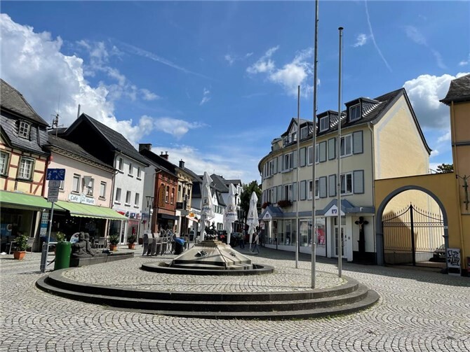 Wie könnte der Marktplatz im Herzen Sinzigs in der Zukunft aussehen?  Foto: ROB
