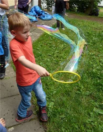 Wie macht man die schönsten Seifenblasen.