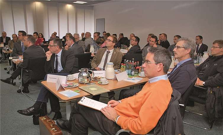 Wie man Klimaschutzkonzepte entwickelt und anschließend umsetzt, darüber informierte RWE Deutschland kommunale Mitarbeiter aus Rheinland-Pfalz in einem Workshop am Standort Rauschermühle in Saffig. Privat