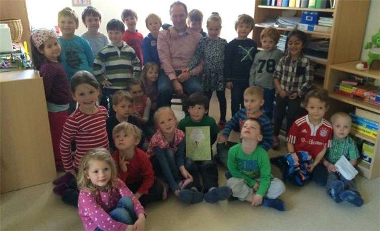 Wie man mit Ärger und Konflikten umgeht, erfuhren die Kinder der Drachenhöhle durch die von Jörg Ostermann vorgetragene Geschichte. privat