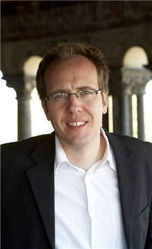 Wie schon beim letzten Konzert wird Michael Utz auch dieses Mal beide Orgeln bespielen.Utz