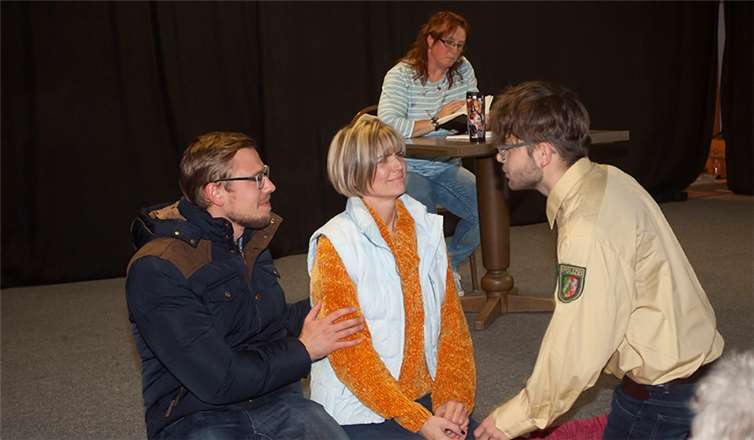 Wie schon im letzten Jahr war es für Mitwirkende wie auch Zuschauer eine hochinteressanteErfahrung, wie den Figuren im Buch, von denen sich natürlich jeder Leser vorher ein eigenesBild gemacht hatte, auf einmal ein Gesicht und eine Stimme gegeben wurde. Fotos: privat