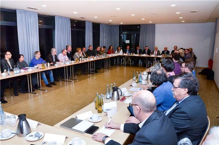 Wie sieht die Arbeit mit den Flüchtlingen vor Ort aus? Wo gibt es Probleme und was kann der Kreis tun, um die Initiativen zu unterstützen? Das waren Fragen des runden Tisches, den der Landrat regelmäßig einberufen will.