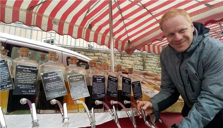 Wie vielfältig Essig eingesetzt werden kann und welche unterschiedlichen Sorten und Aromen es von dem fermentierten Traubensaft gibt, können die Besucher des Wochenmarktes am 3. Mai erfahren. Foto: privat