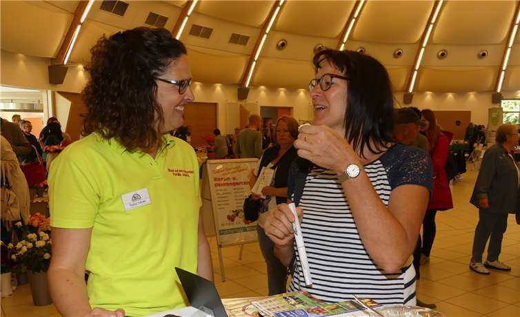Wie wäre es mit einem pikanten Häppchen mit frisch zubereiteter Kräutercreme? Es schmeckt hervorragend.Fotos: TE