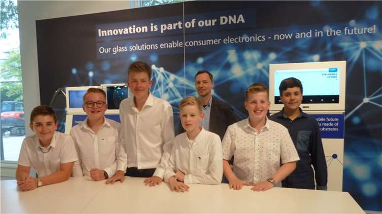 Wie wird Technik die Schule der Zukunft verändern? Mit dieser Frage beschäftigten sich die Schülerinnen und Schüler der 7c im Rahmen eines Unterrichtsprojekts im Fach Deutsch. Foto: privat