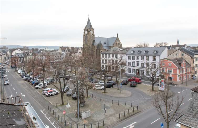 Wie wollen wir den Marktplatz künftig nutzen? Bei der Bürgerbeteiligung zeichnete sich bislang eine Mehrheit für einen Kompromiss ab: weniger Parkplätze und mehr multifunktional nutzbare Flächen. Gerhard Wingender