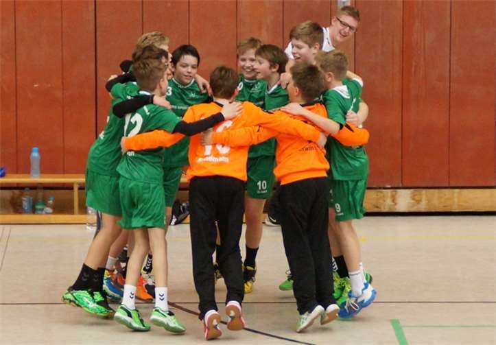 Wieder Kreismeister: Die D1 der HSG mit Trainer Tobias Swawollprivat