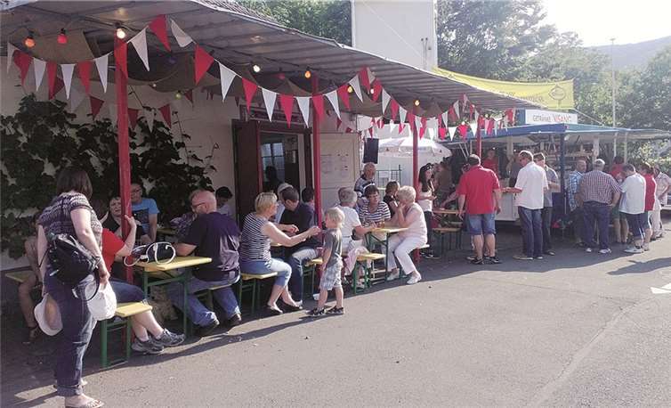 Wieder einmal Großen Zuspruch bei der Bevölkerung fand das Kinder- und Sommerfest KG "Bunte Kuh" Walporzheim.privat