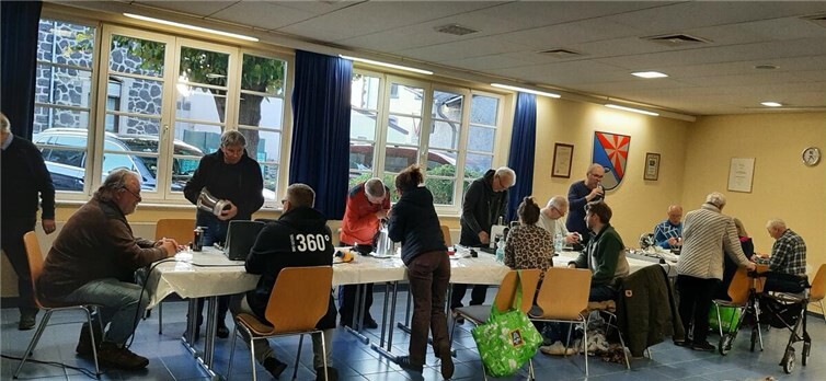 Wieder einmal gab es bei Kaffee und Kuchen gute Gespräche unter den Hilfesuchenden.  Foto: privat