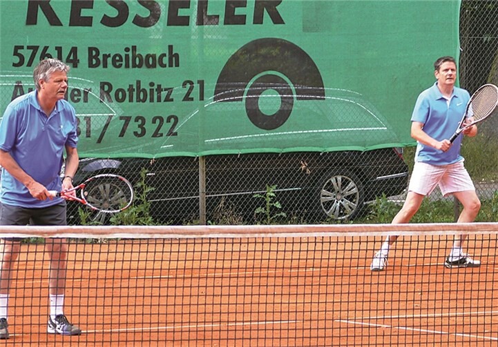 Wieder einmal im Einzel und im Doppel erfolgreich, die Brüder Werner (li) und Armin Müller gegen den TC Saarburg. (Herren 55 Rheinlandliga 15:6 für Gastgeber TC Steimel). TC Steimel