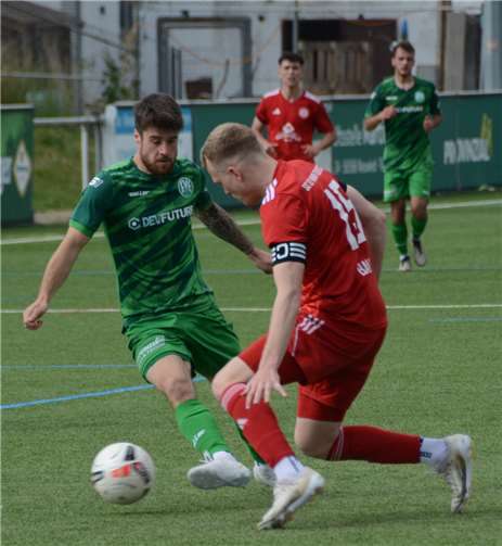 "Alle in grün und weiß": FV Engers ist bereit fürs große Finale Wieder fit und bei 100 Prozent: Der schnelle Manuel Simons spielte gegen Idar-Oberstein durch und traf zur frühen Führung.