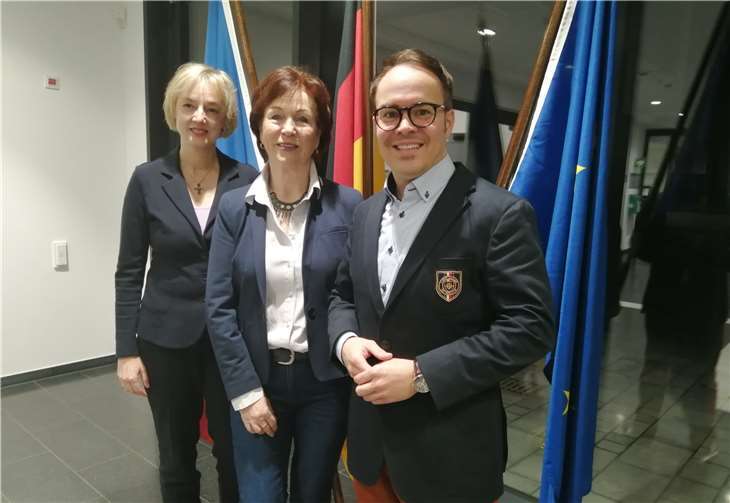 Wieder im Team: Anne Viehmann (Bildmitte) rückt in den Rat nach. Neben ihr Fraktionsvorsitzender Joachim Kühlwetter und Stellvertreterin Ariane Stech. Foto: privat