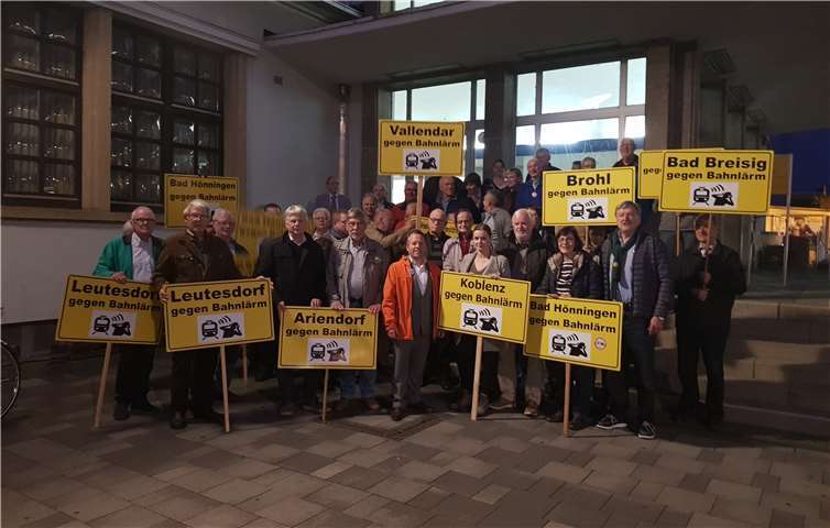 Wieder nahmen an der Demo der Bürgerinitiative viele Betroffene teil.  Stefan Wefelscheid