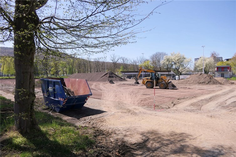 Wiederaufbau-Arbeiten am Apollinarisstadion
