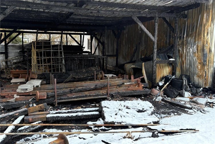 Wiederaufbau nach dem Brand: Fortschritte und Herausforderungen.