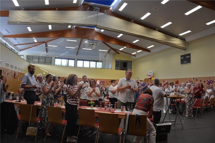 Wiederholter Beifall auf offener Szene für die Redner in der vollbesetzten Hochi...