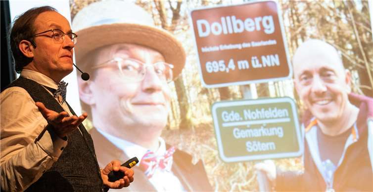 Wigald Boning mag die sportliche Herausforderung. So erklomm er mit seinem Kollegen Bernhard Hoëcker sogar schon die höchsten Berge des Saarlandes (295,4 m) und Bremens (32,5 m). Fotos: www.axellivepictures.de