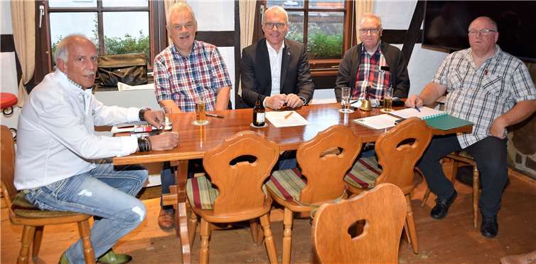 Wilfried Eichen Stellv. Vorsitzender der Stadtsoldaten, Bürgermeister Stefan Raetz, Landtagsabgeordneter Oliver Kraus (CDU) Alfred Eich, Vorsitzender Festausschuss Rheinbacher Karneval und Willi Hohn Kommandant und Vorsitzender Stadtsoldaten Rheinbach.