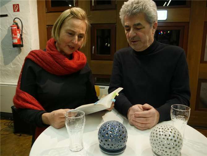 Wilfried Lülsdorf, der bekannte Pecher Journalist und Krimi-Autor, stellte am 11. Januar 2025 im Köllenhof sein neuestes Werk „MordsPech“ vor. Foto: privat