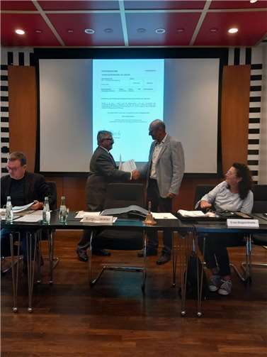 Wilfried Münz mit m Bürgermeister Schneider. Foto: privat