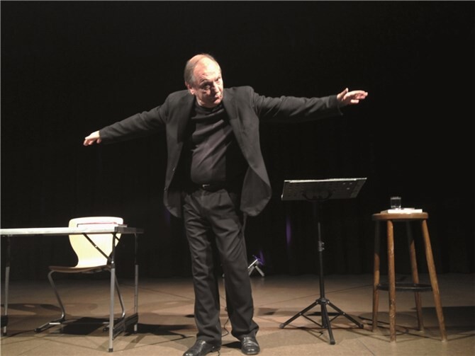 Wilfried Schmickler zu Beginn seines Auftritts. privat