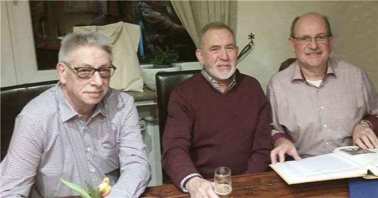 Wilfried Wirz, Falk Ungerland und Dieter Flother (v.l.) wurden bei der Mitgliederversammlung der Rheinbreitbacher Volleyballer in ihren Ämtern bestätigt.privat