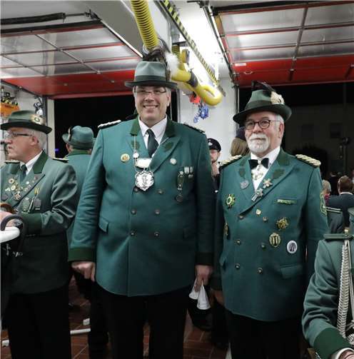 Wilhelm Langen (li.) ist der Nachfolger vonWilhelm Ippendorf im Amt des ersten Brudermeisters.