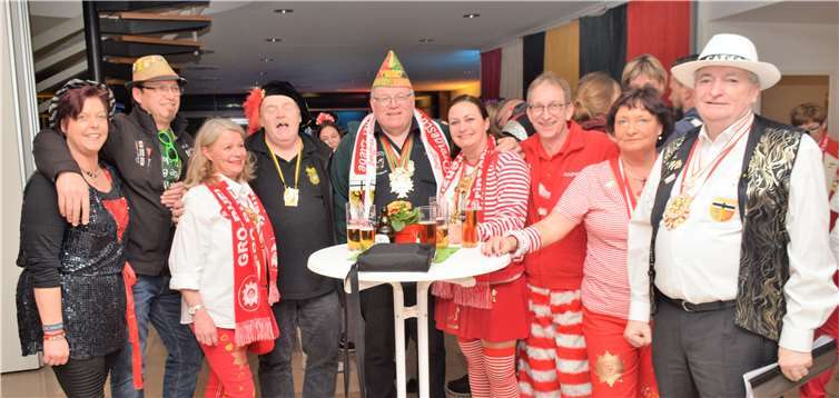 Willi Hohn von der Stadtsoldaten, Astrid Faßbender von der Gro-Rhei-Ka und Peter Kochems vom Närrischen Schornbusch freuten sich über die gute Resonanz.Fotos: EICH