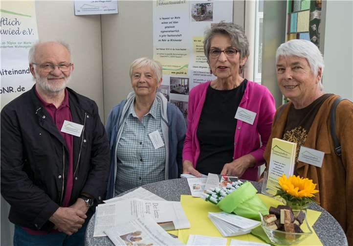 Willi Luttenberger, Ute Steffen, Hildegard Luttenberger und Dagmar Barua von „Gemeinschaftlich Wohnen Neuwied“. Foto: Julia Fröder / Bistum Trier