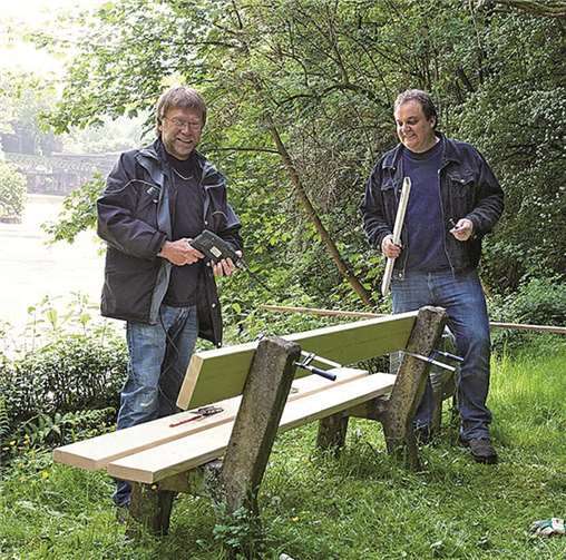 Willi Marmé und OV-Vorsitzender Dieter Bleidt bei der Arbeit.  privat