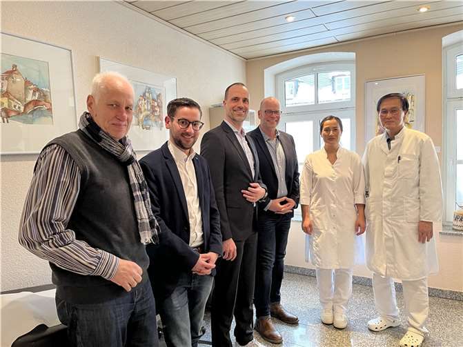 Willi Schneider, Philipp Hergarten (Vorsitzender SPD Brohltal), Staatsminister Clemens Hoch, Frank Klapperich (Verbandsbürgermeisterkandidat), Tessa Tjiong, Dr. Hong Boe Tjiong.  Foto: privat