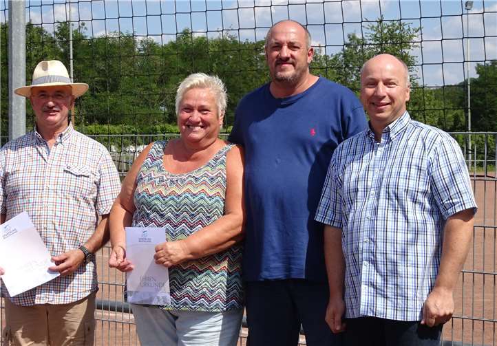 Willi Unschuld, Marie-Luise May, Lothar Ludwig, 1. Vorsitzender TSV Lehmen, Jens Boettinger, Sportkreisvorsitzender SBR (v.l.). Foto: TSV Lehmen