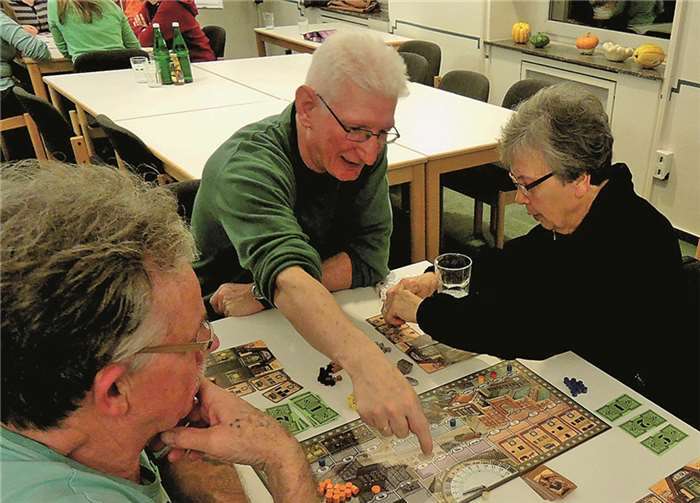 Willi Weber erklärt die Spielregeln.
